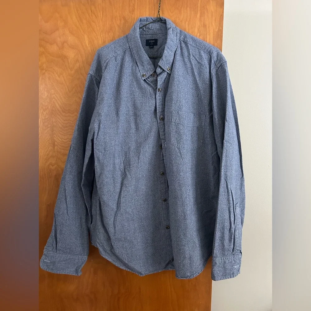 J. Crew Men's Casual Button-Down Shirt in Heathered Blue